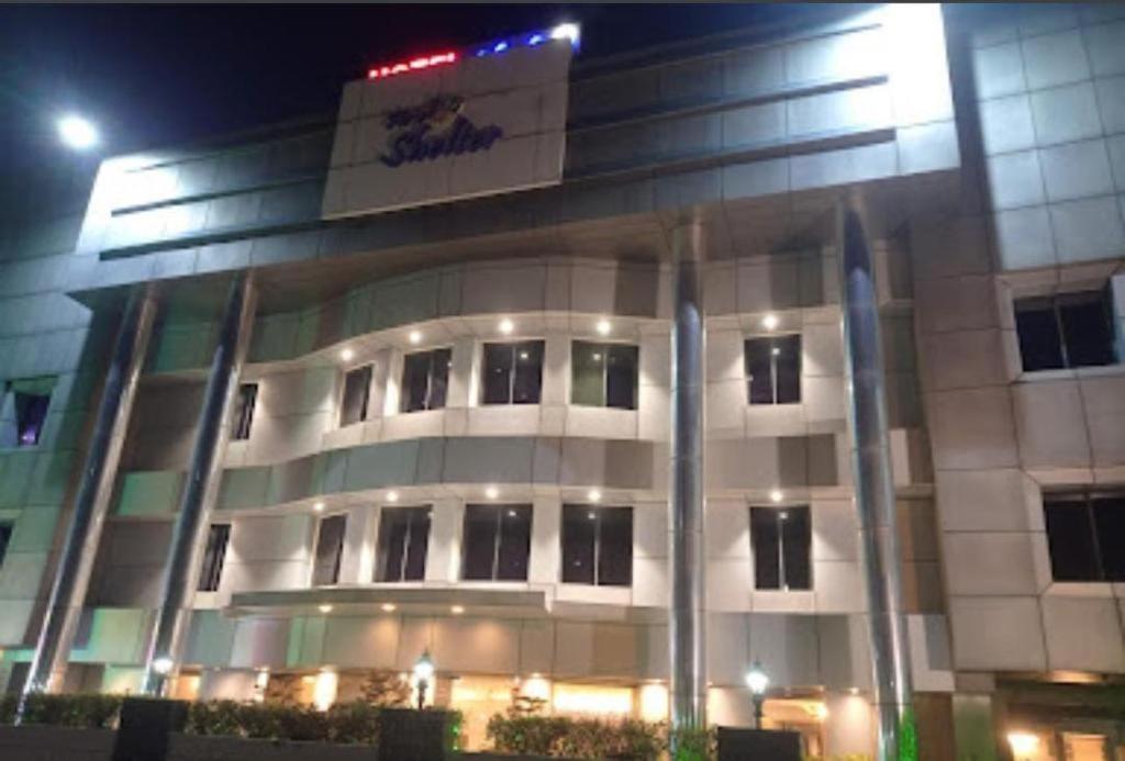 Shelter Hotel Lucknow Ngoại thất bức ảnh
