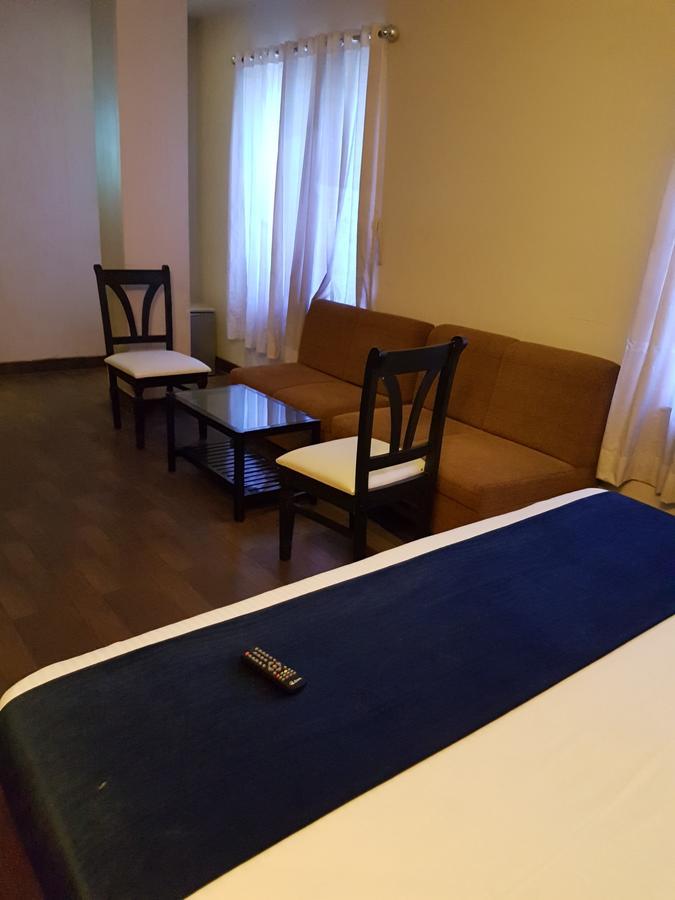 Shelter Hotel Lucknow Ngoại thất bức ảnh