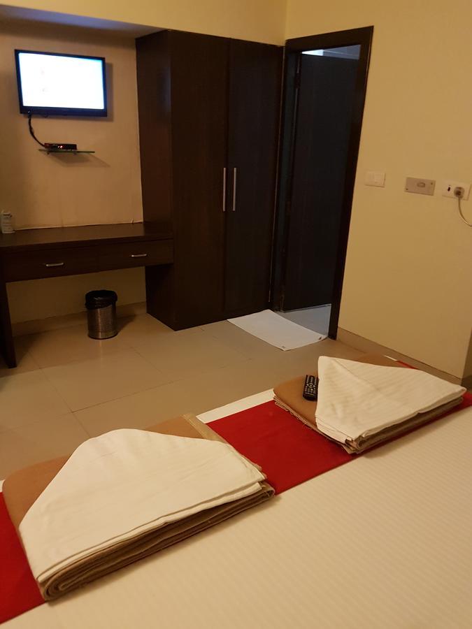 Shelter Hotel Lucknow Ngoại thất bức ảnh